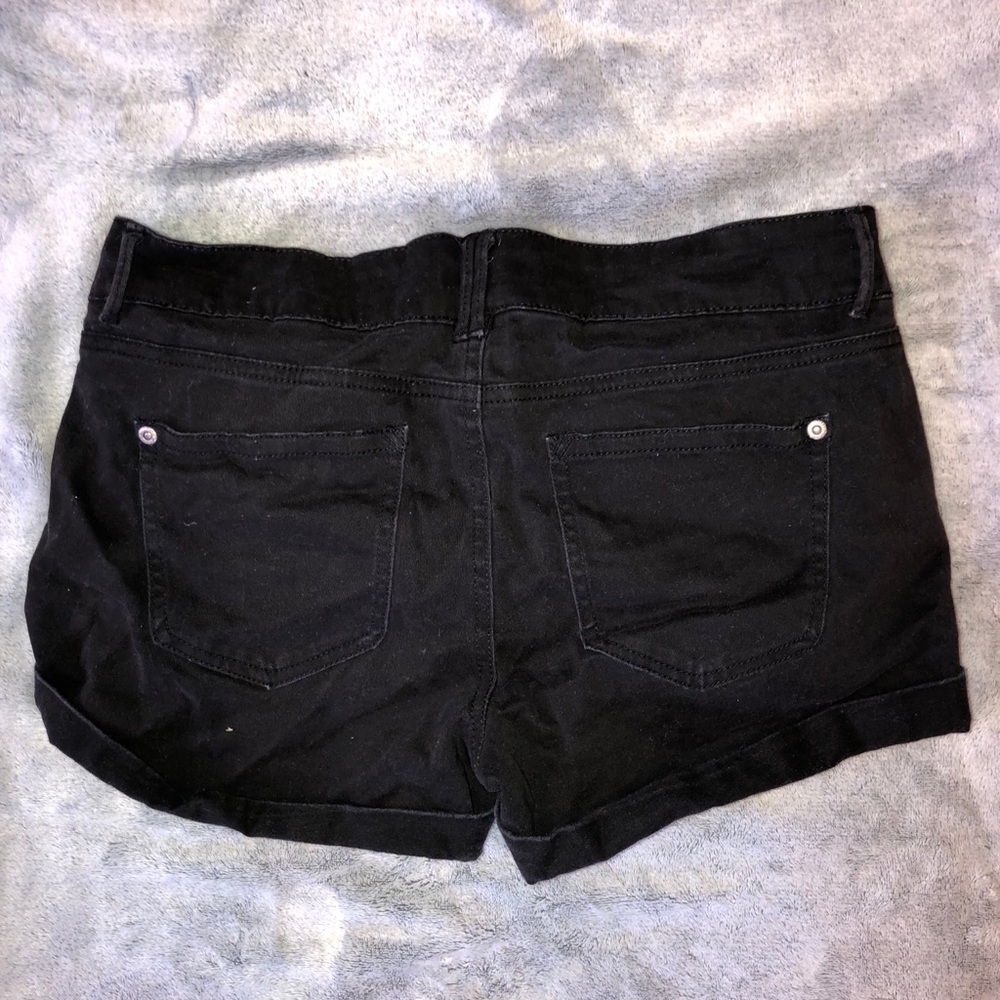 Shorts - Picture 2 of 3
